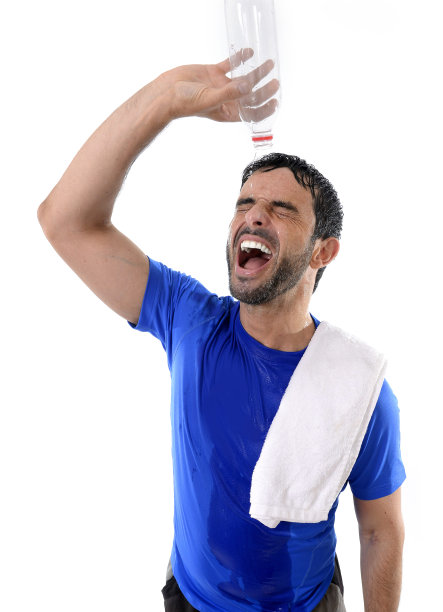 年轻英俊，运动健将饮水图片下载