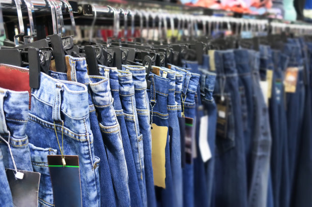 商店里的牛仔裤图片下载
