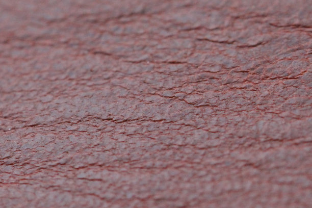 纺织工厂的红棕色动物皮革图片下载