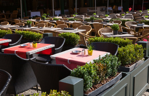 空荡荡的街头咖啡馆图片下载