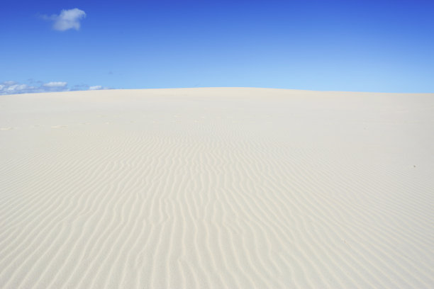 《无尽的沙在黑暗点图片下载