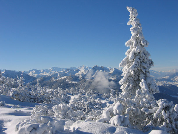 虚构的山景图片下载