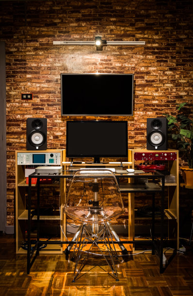 阁楼风格的工作空间和家庭娱乐图片下载