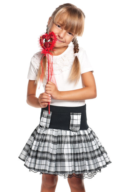 有爱心的小女孩图片下载