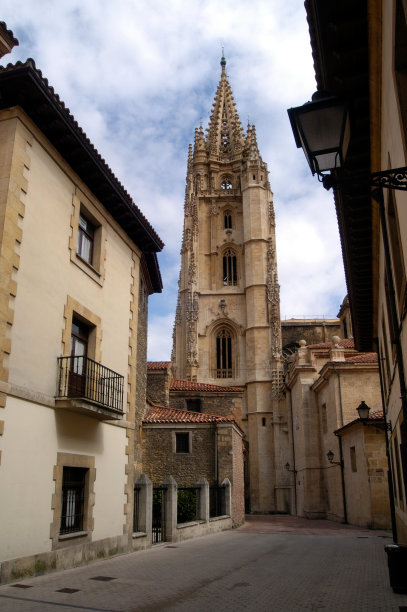 西班牙 奥维耶多 卡泰德拉尔图片下载