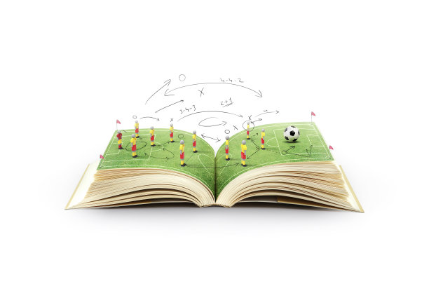 翻开书与绿草足球场图片下载