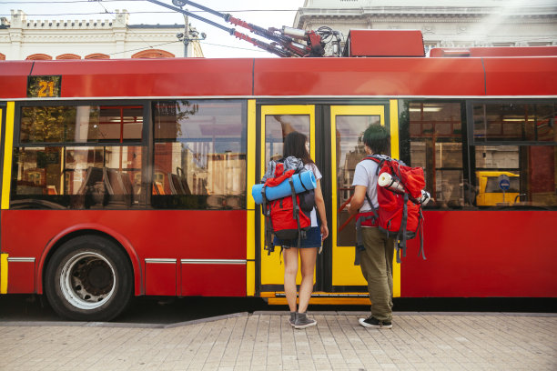 年轻的亚洲游客图片下载