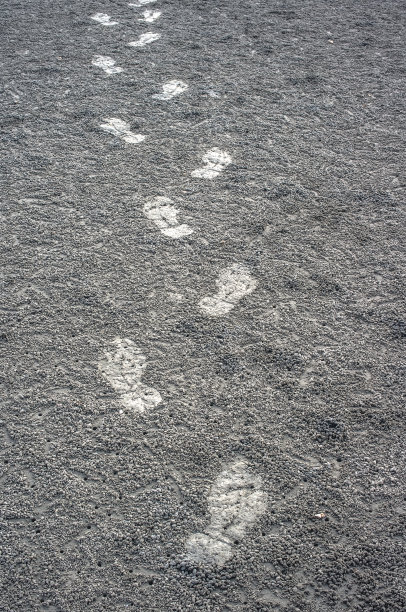 沙滩上的脚印图片下载