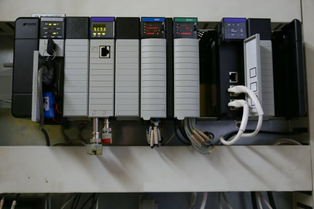 控制系统中的电子元件图片下载