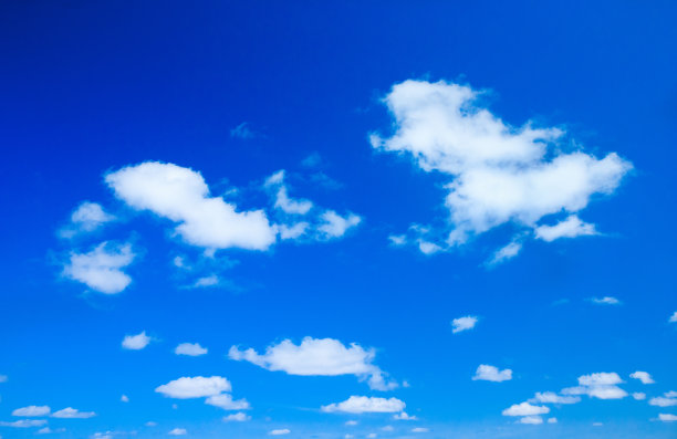 蓝天上的云朵图片下载