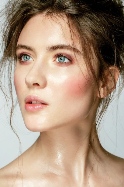 惊人的女人脸年轻美丽健康的皮肤肖像图片下载