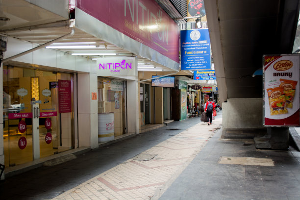 曼谷的人行道上图片下载