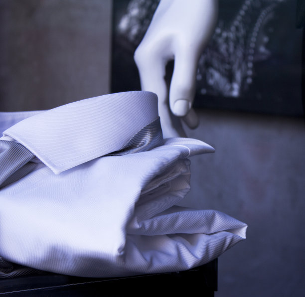 白人男性衬衫图片下载