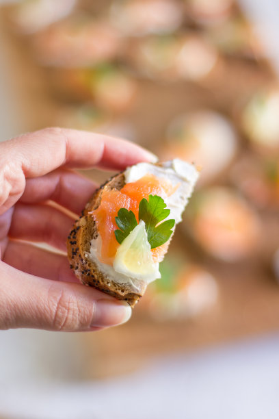 烟熏鲑鱼开胃菜图片下载