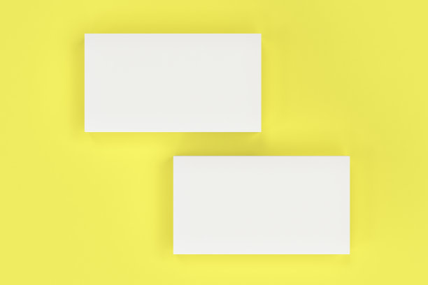 白色空白名片模型上的黄色背景图片下载