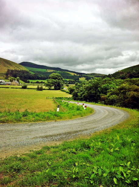 乡村的小路上图片下载