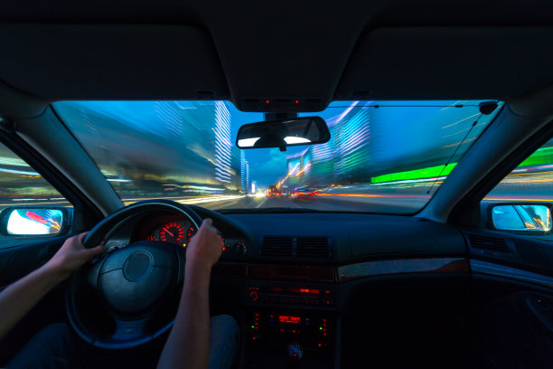 车内夜景图片下载