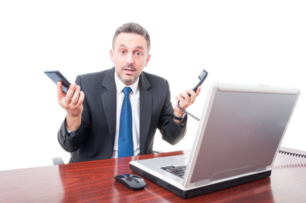 有魅力的律师试图解决重要的任务图片下载