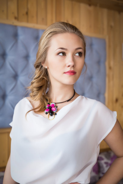 女人摆姿势图片下载