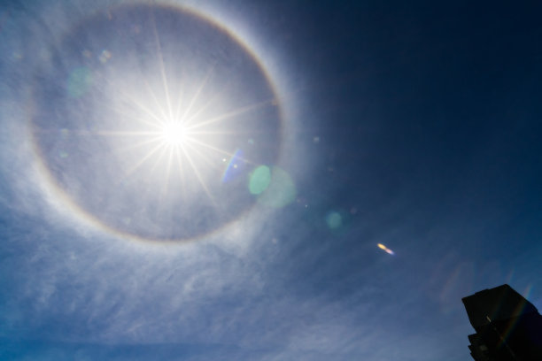 2014年5月29日在蒙特利尔环绕太阳图片下载