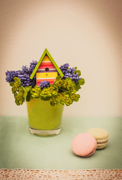 春天的花束和杏仁饼干图片下载