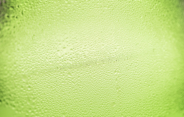 绿色抽象水滴背景，玻璃上的自然水滴，水滴纹理图片下载