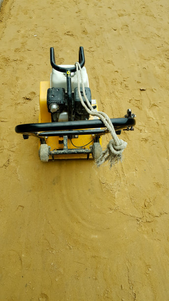 振动板压实机正在施工中图片下载