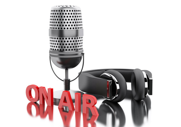 3d使用麦克风和耳机进行广播。图片下载