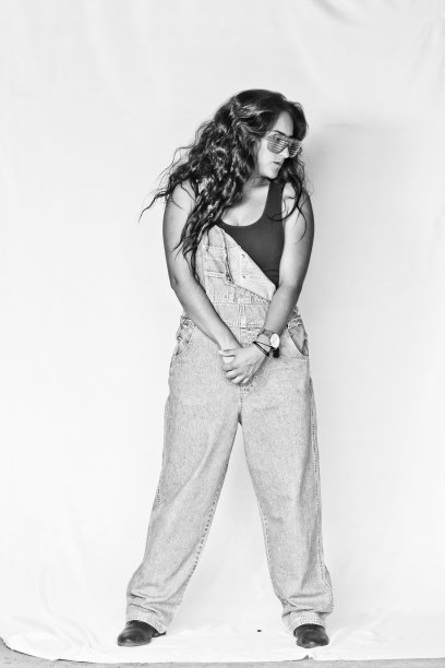 戴派对镜片的女人图片下载