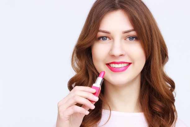 年轻漂亮的女孩图片下载