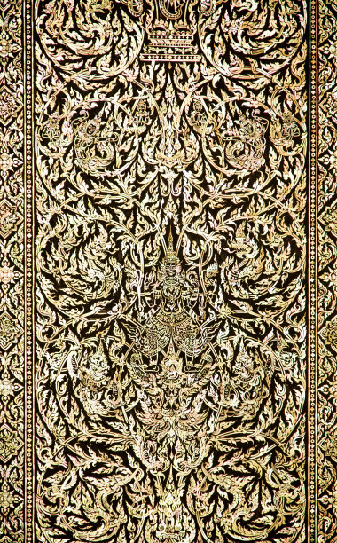 门上有漂亮的窗饰图片下载