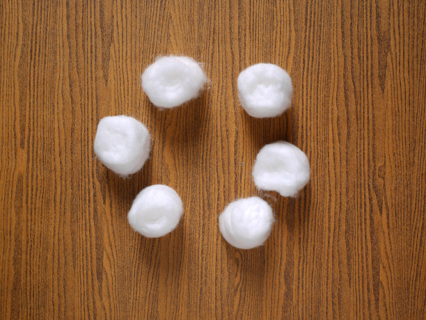 木纸上的棉球图片下载