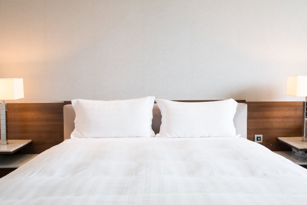 酒店房间的床图片下载