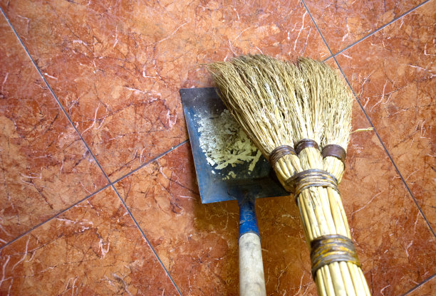 扫把和铲垃圾。图片下载