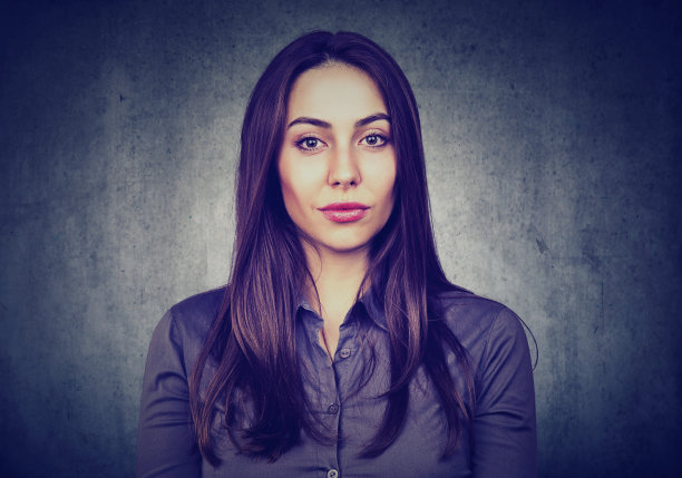 自信美丽的女人图片下载