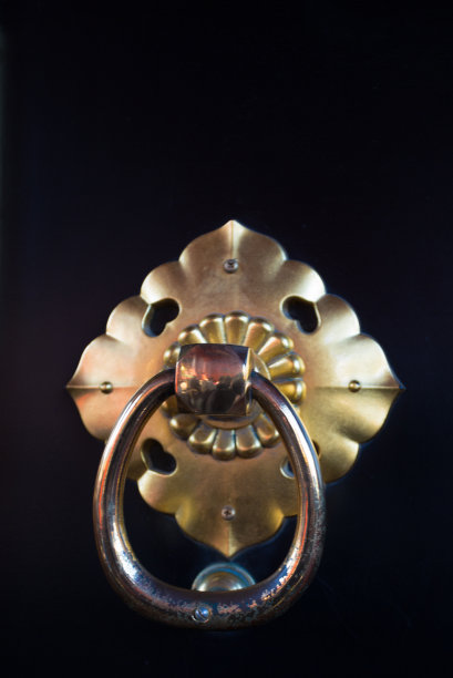 日本寺庙门上的装饰细节图片下载