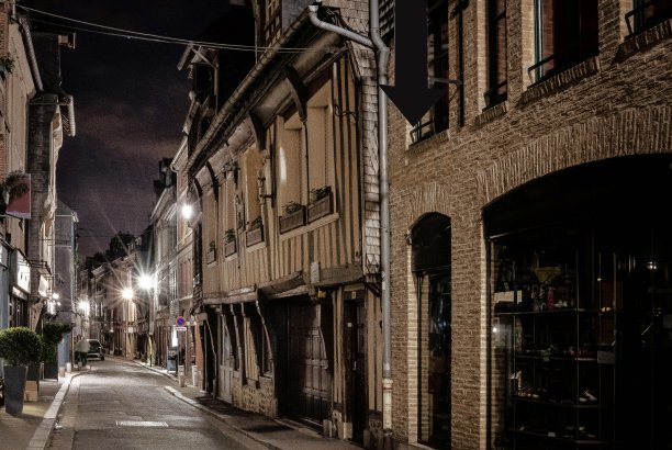 法国翁弗勒的夜景街景图片下载