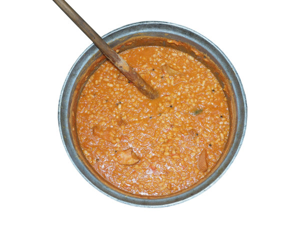 煮豆制品的大锅孤立在白色的背景图片下载