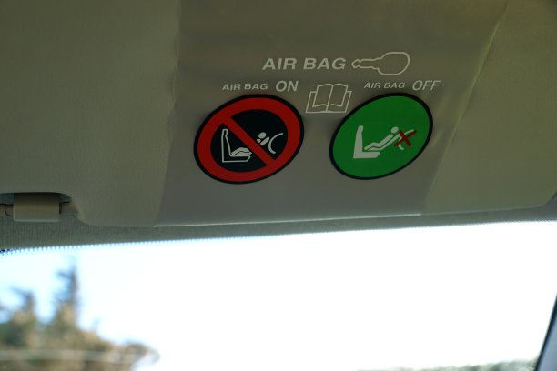 安全气囊的警报标签图片下载