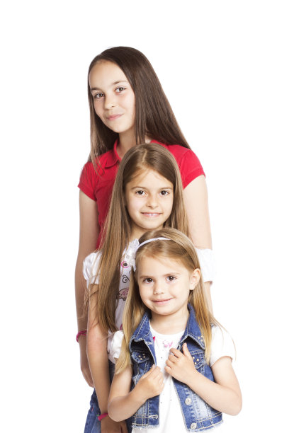 三个快乐的孩子的肖像图片下载