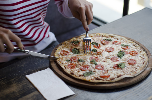 吃比萨图片下载