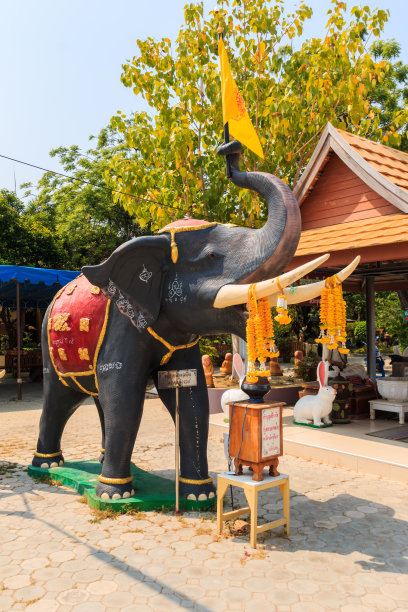 泰国东部Samaesarn寺庙的大象雕像图片下载