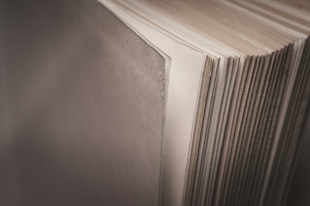 旧书页的观点。教育与智慧理念。图片下载