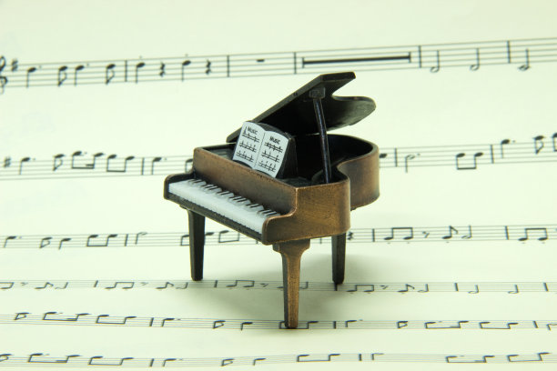 模型的钢琴图片下载