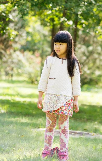 可爱的小女孩图片下载