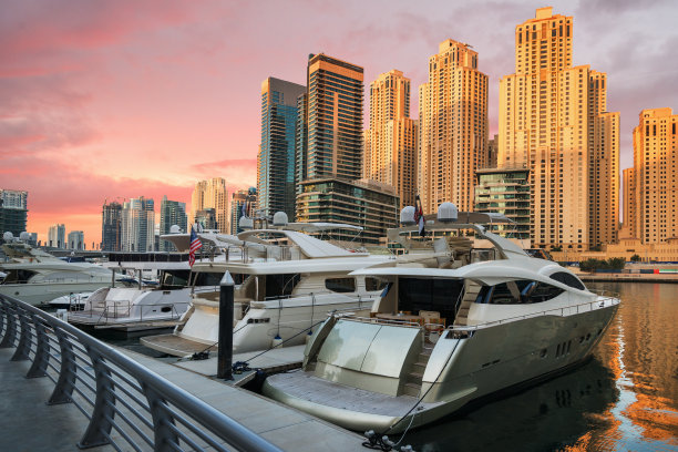 迪拜码头上的美丽日落图片下载