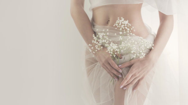 穿着内衣的少女图片下载