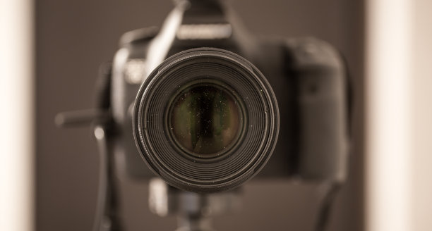 三脚架上的相机特写，技术图片下载