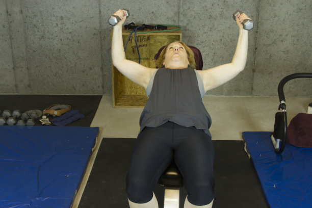 举重卧推图片下载