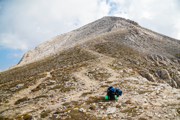 徒步登山图片下载